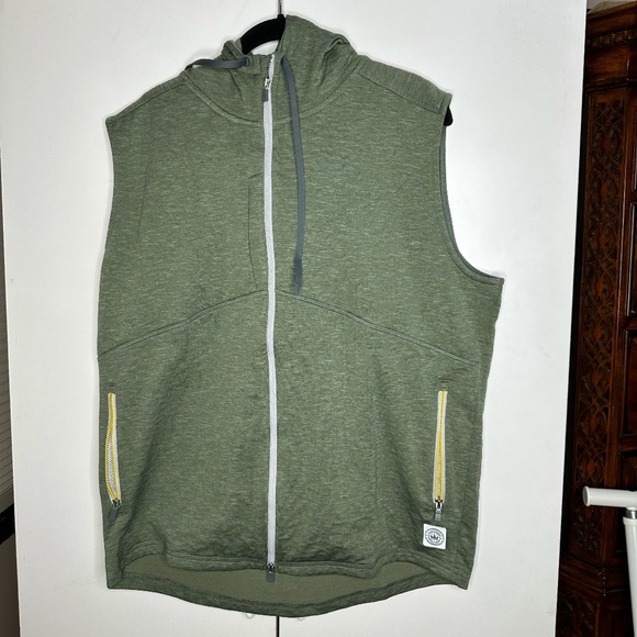 Peter Millar Men's Olive Leaf Eclipse Performance Hooded Vest Sz Large Golf NEW - Picture 1 of 5